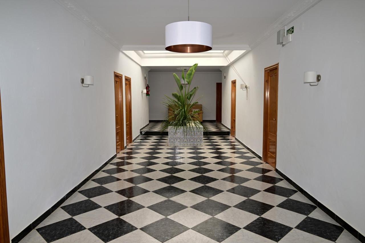 Hostal Del Faro コニル・デ・ラ・フロンテラ エクステリア 写真