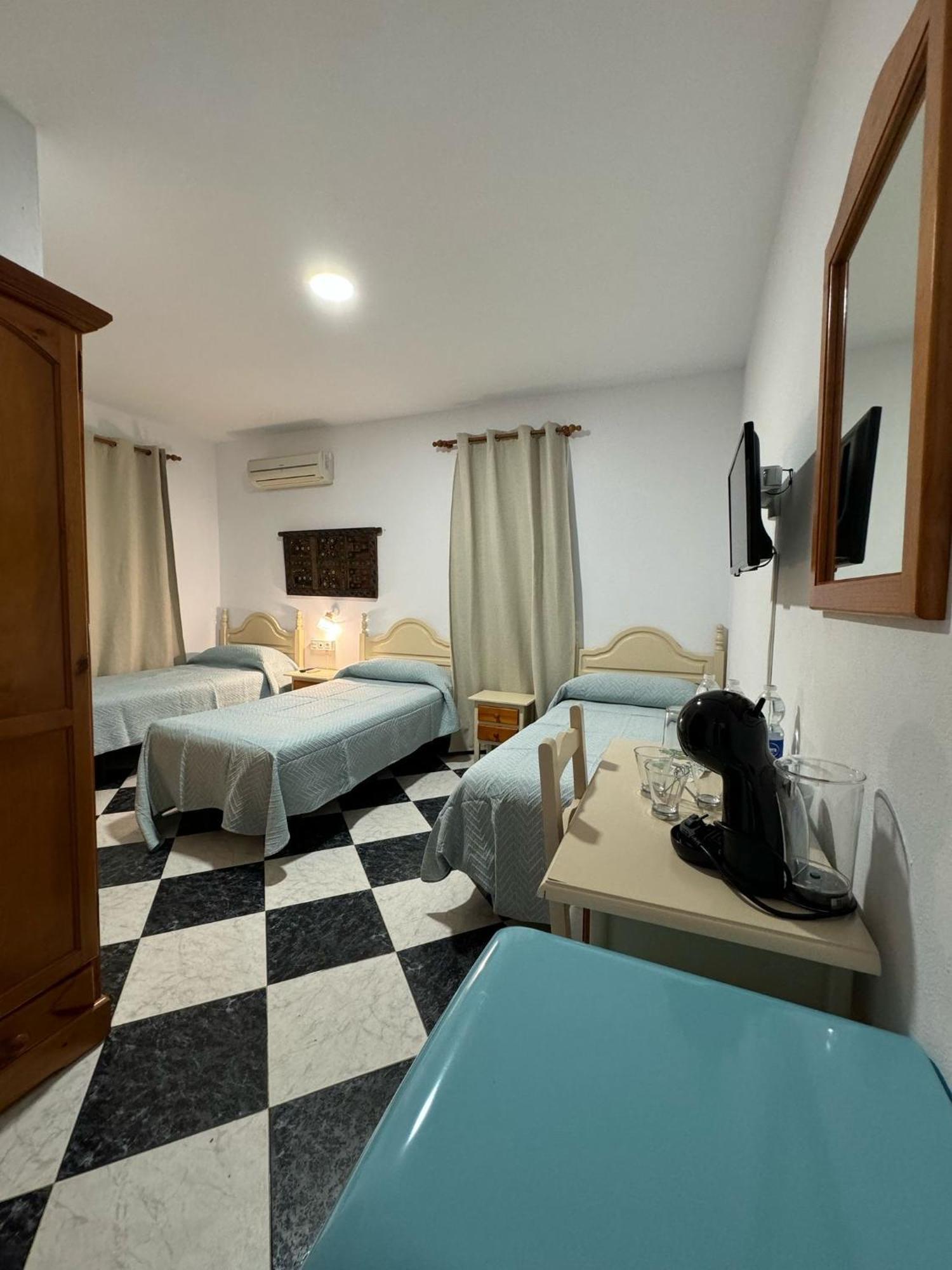 Hostal Del Faro コニル・デ・ラ・フロンテラ エクステリア 写真